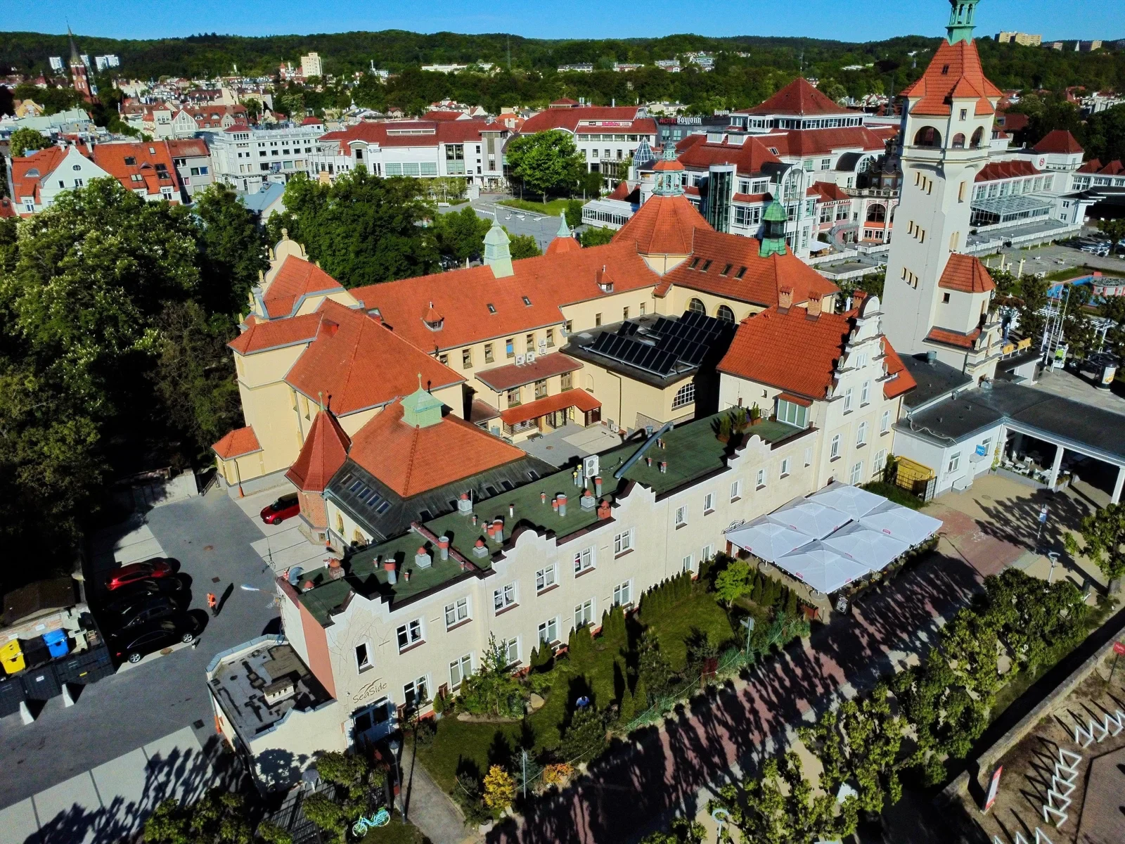 Wejście do SeaSide i dziedziniec przy skrzydle zabiegowym PCR.